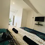 Casa De Ce * Les Ponts-de-Ce